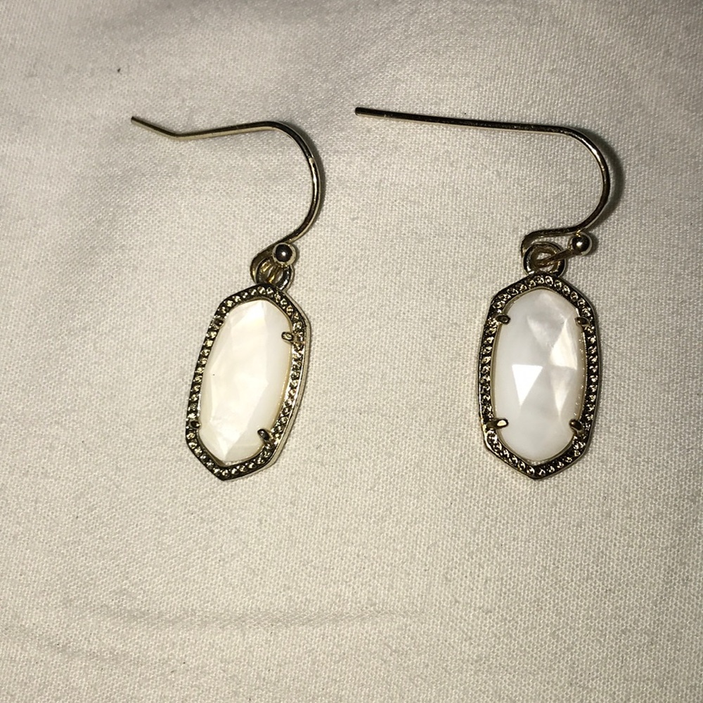 White and gold Kendra Scott dangle earrings
